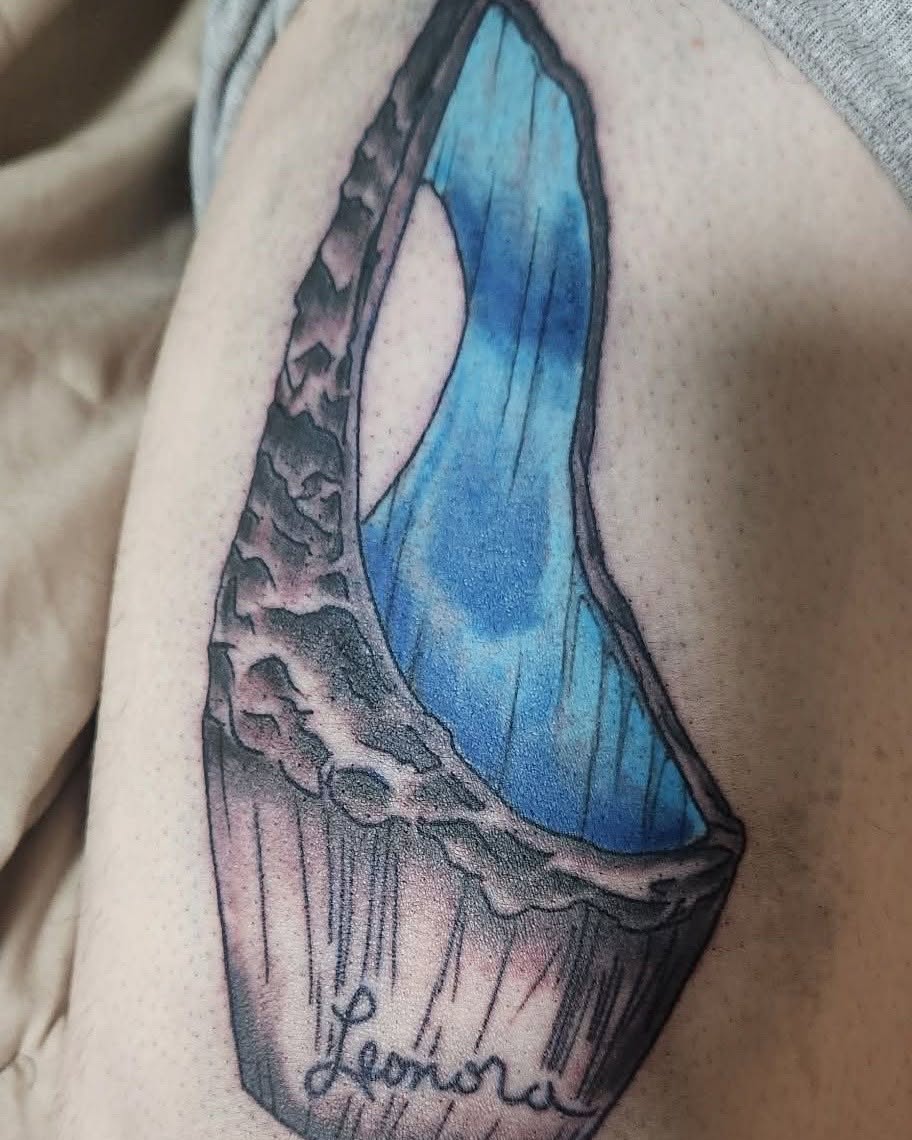 Arrowhead with name Leonora