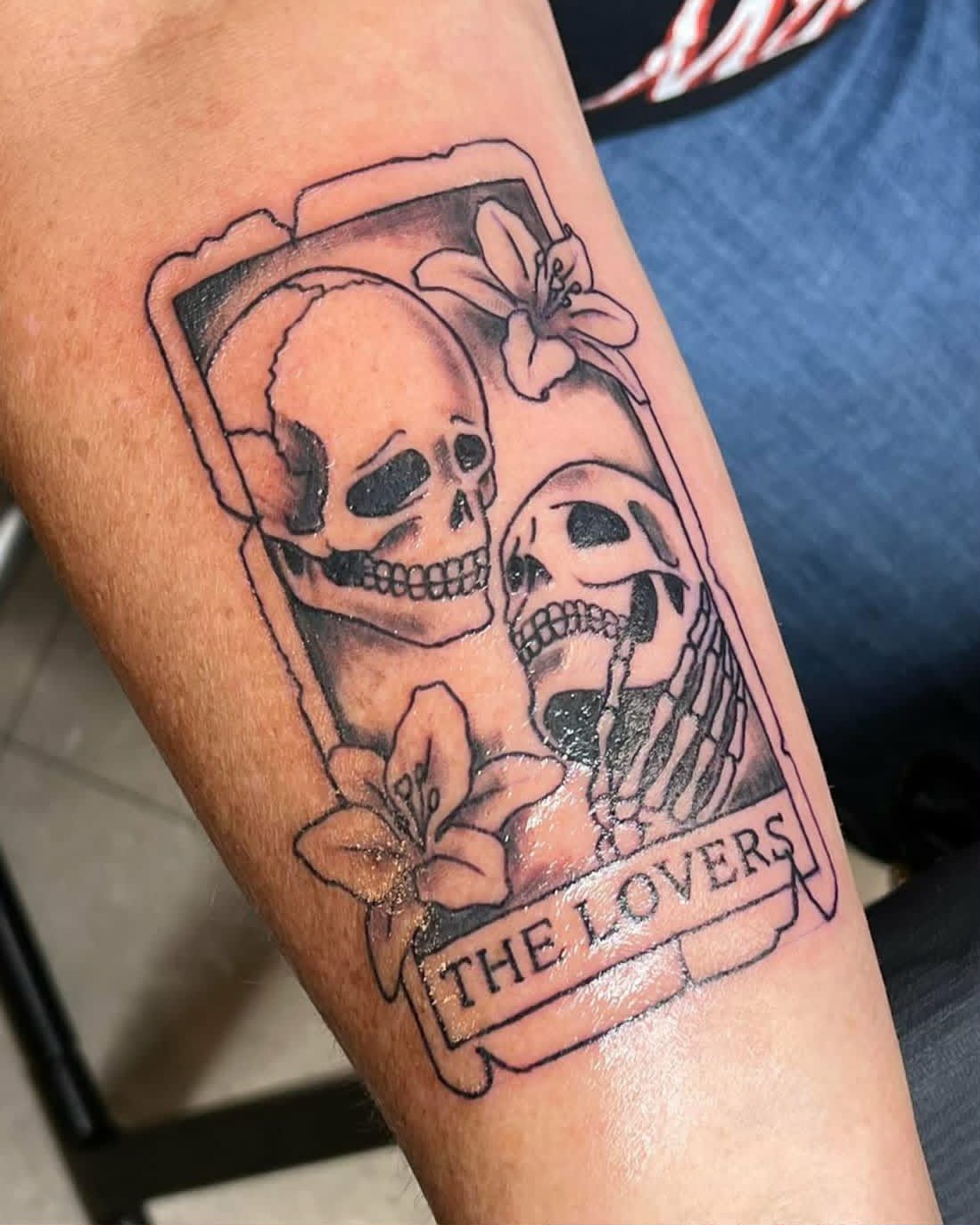 The Lovers tarot card with two skulls